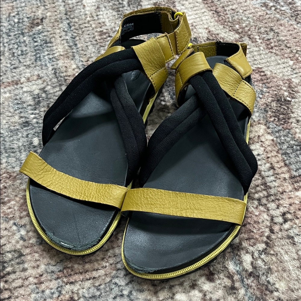 Sorel Roaming Beacon Black and Yellow Women's Sandals